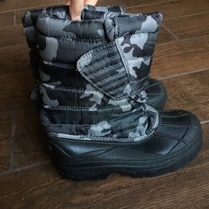 Black Camo Snowboots